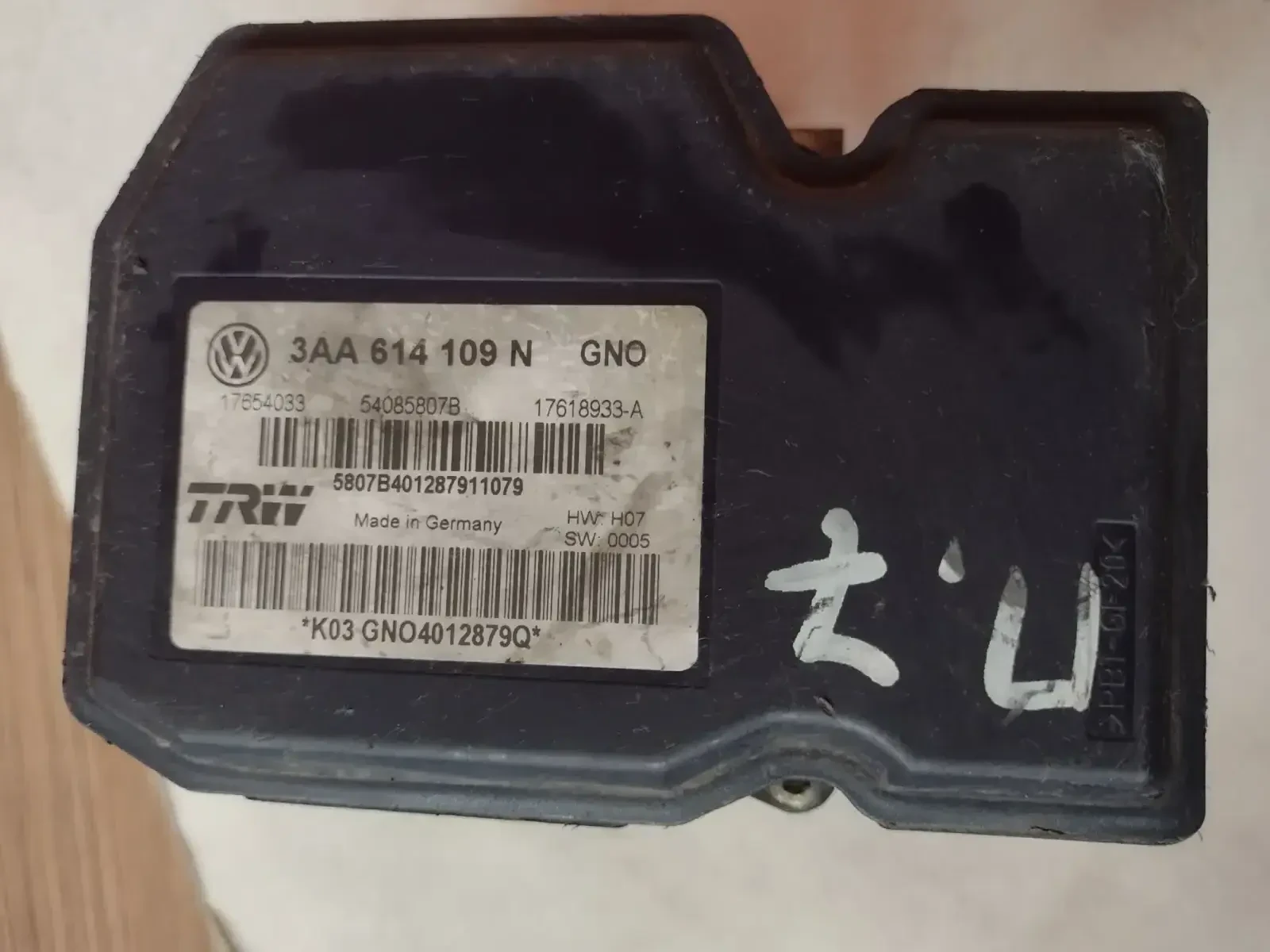 3AA 614 109 N  3AA614109N  ABS  �����  VW PASSAT B7 2.0 TDI 17654033  14176990111 | Mobile.bg � ����������� 2