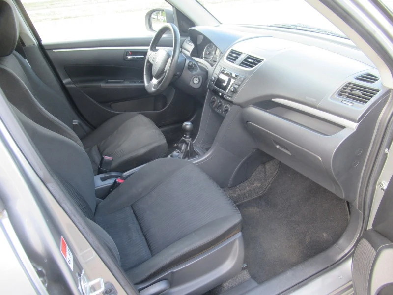 Suzuki Swift 1.3DDIS 75ps * ПЕРФЕКТЕН* , снимка 9 - Автомобили и джипове - 46751788