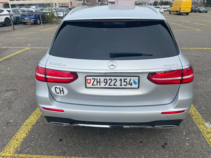 Mercedes-Benz E 220, снимка 3 - Автомобили и джипове - 47519169