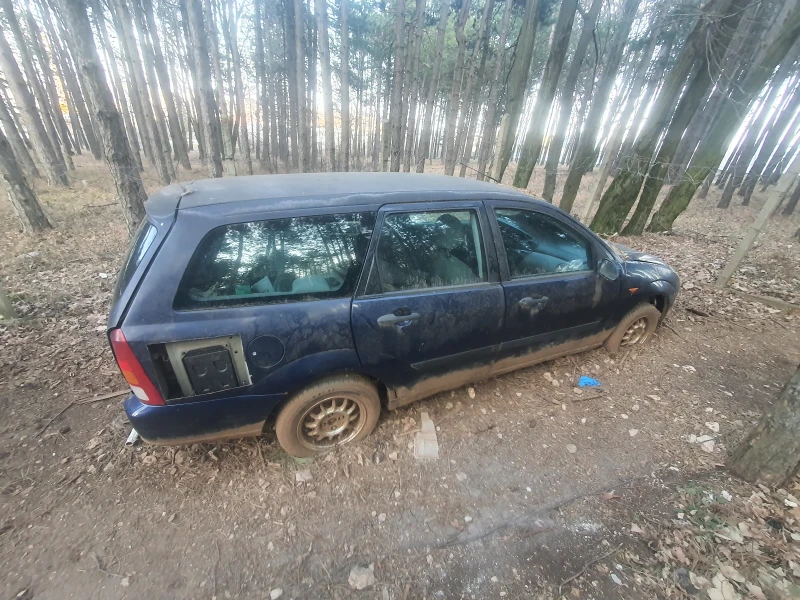 Ford Focus 1.8 ghia, снимка 2 - Автомобили и джипове - 49213736