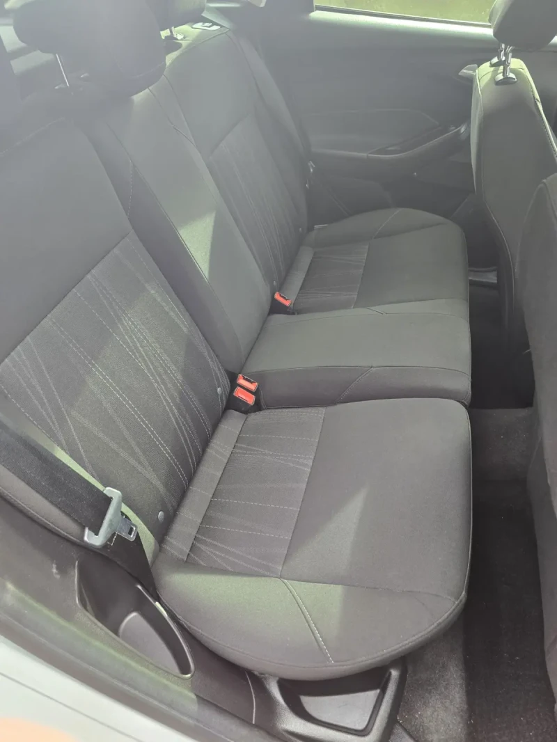 Ford Focus SE, снимка 9 - Автомобили и джипове - 52351740