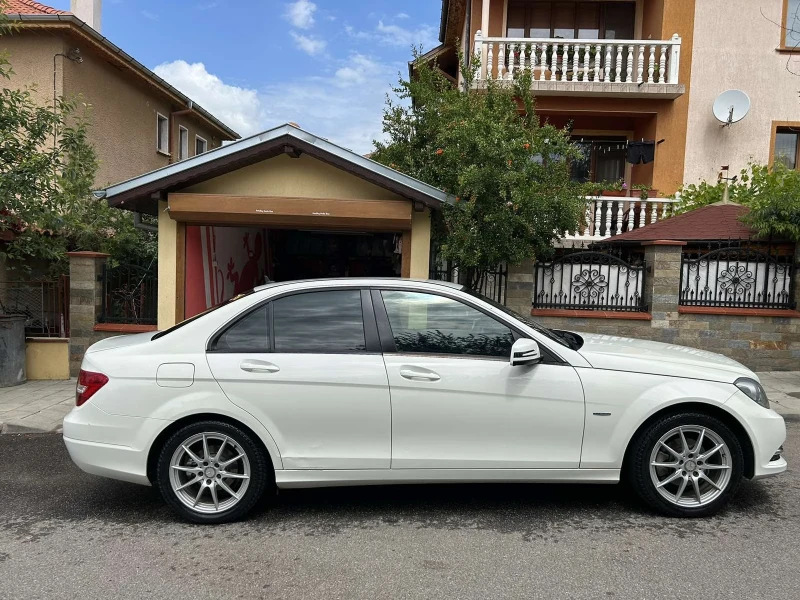 Mercedes-Benz C 220, снимка 11 - Автомобили и джипове - 52516589