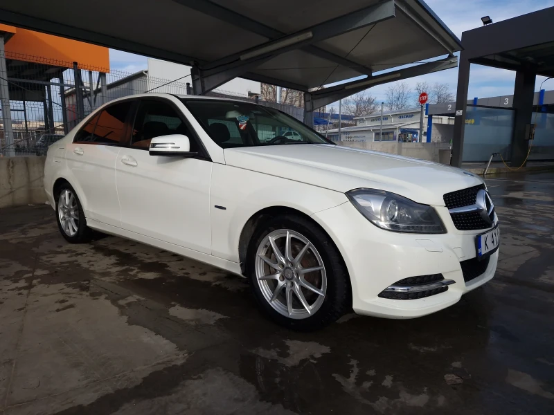 Mercedes-Benz C 220, снимка 3 - Автомобили и джипове - 52516589