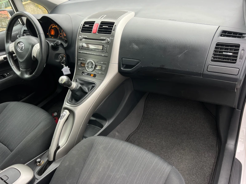 Toyota Auris 1.6VVT-i KLIMATRONIK/UNIKAT, снимка 13 - Автомобили и джипове - 53266411