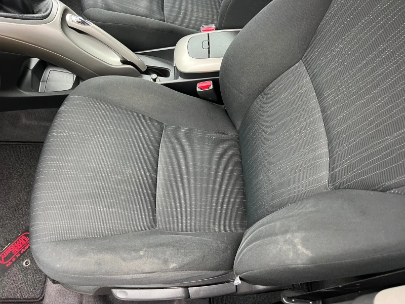 Toyota Auris 1.6VVT-i KLIMATRONIK/UNIKAT, снимка 11 - Автомобили и джипове - 53266411