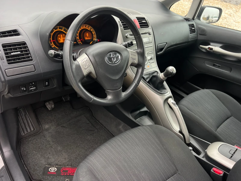 Toyota Auris 1.6VVT-i KLIMATRONIK/UNIKAT, снимка 10 - Автомобили и джипове - 53266411