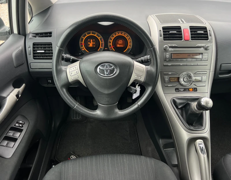 Toyota Auris 1.6VVT-i KLIMATRONIK/UNIKAT, снимка 16 - Автомобили и джипове - 53266411
