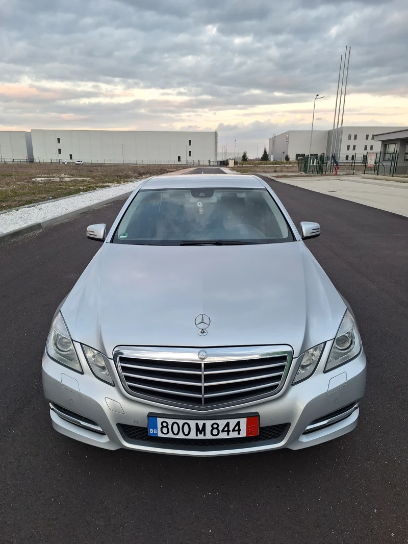 Mercedes-Benz E 220 2.2 CDI Avantgarde 7G EVRO5, снимка 2 - Автомобили и джипове - 53406122