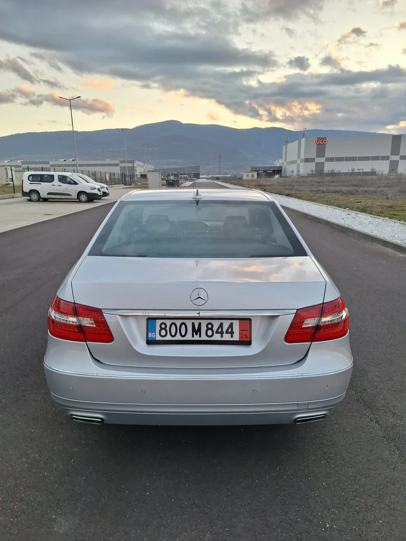 Mercedes-Benz E 220 2.2 CDI Avantgarde 7G EVRO5, снимка 4 - Автомобили и джипове - 53406122