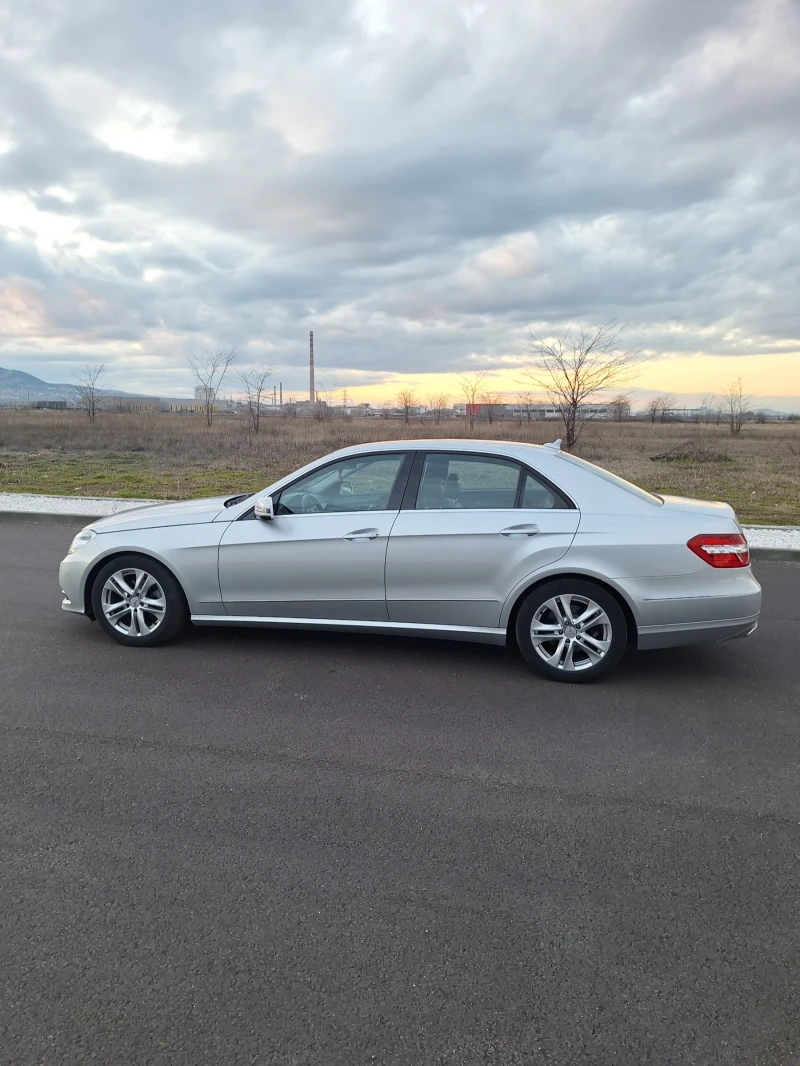 Mercedes-Benz E 220 2.2 CDI Avantgarde 7G EVRO5, снимка 5 - Автомобили и джипове - 53406122