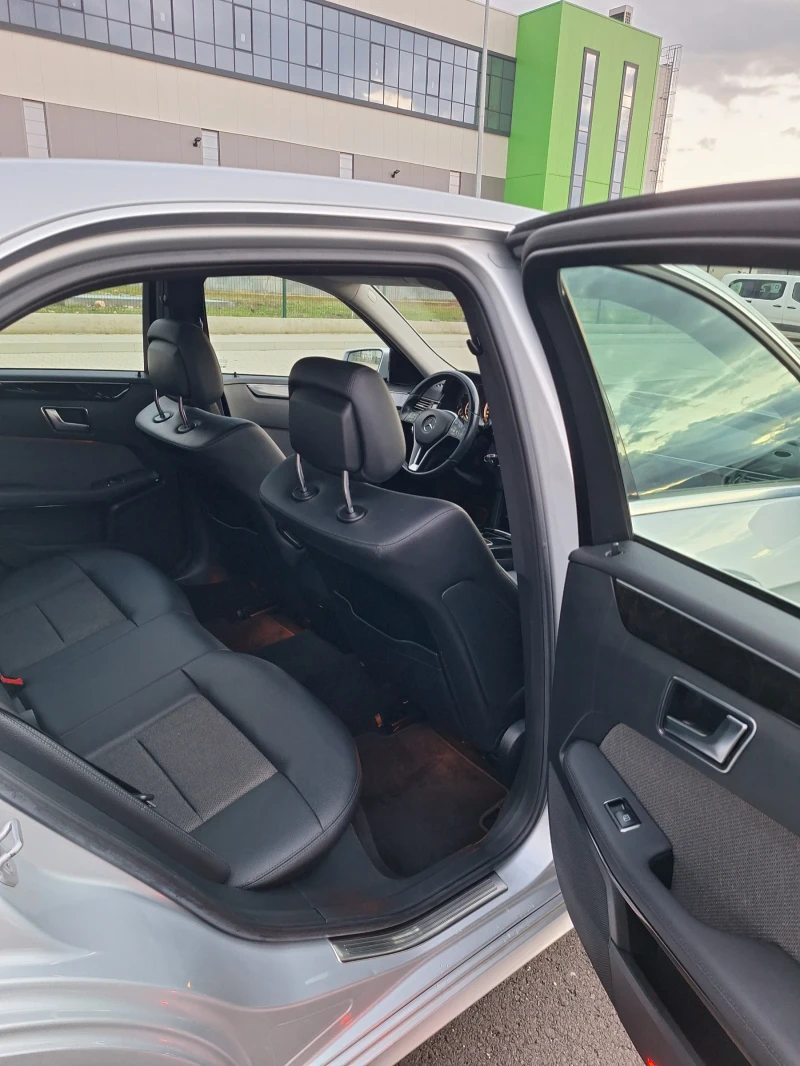 Mercedes-Benz E 220 2.2 CDI Avantgarde 7G EVRO5, снимка 8 - Автомобили и джипове - 53406122