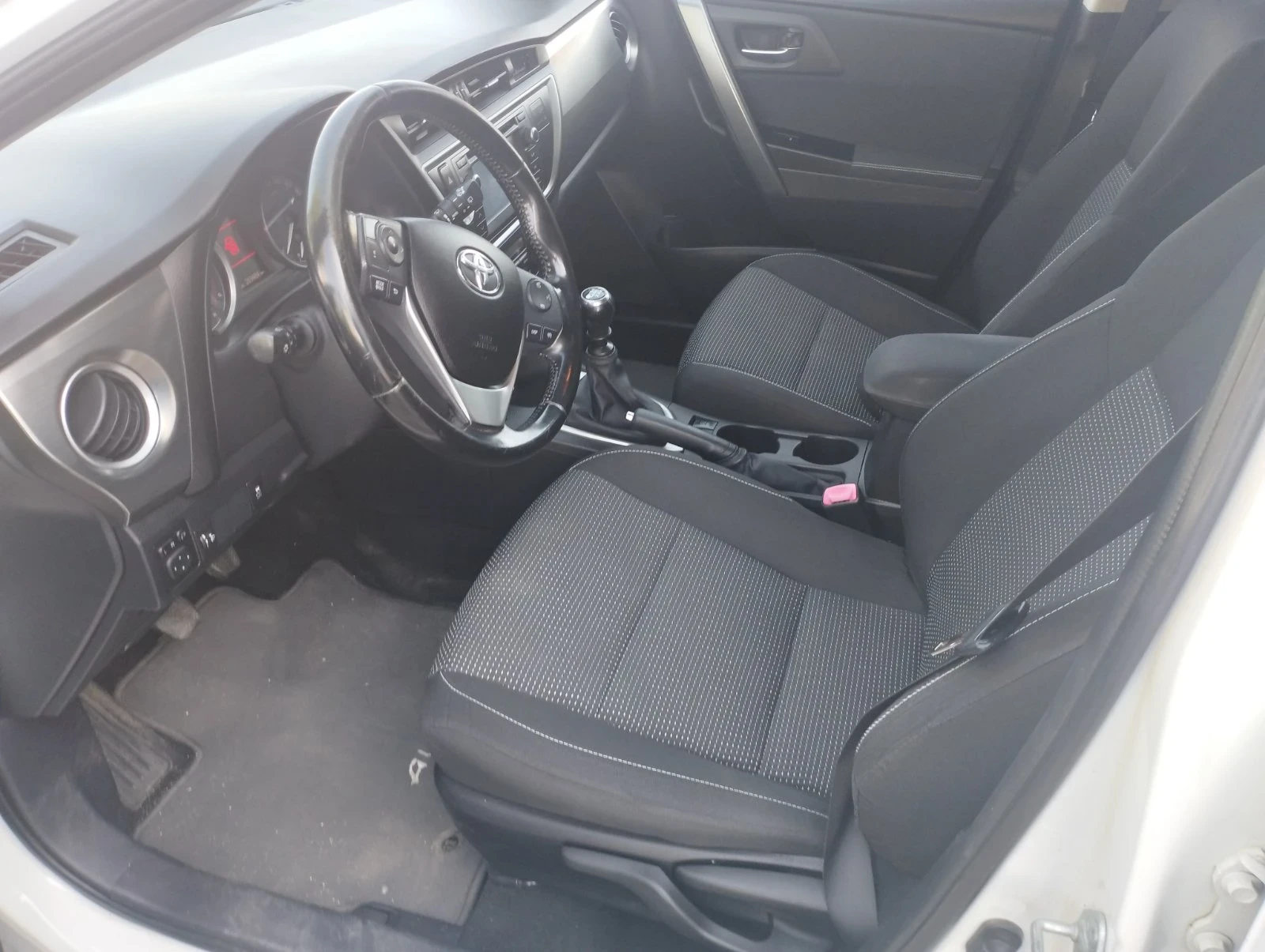 Toyota Auris  - изображение 5