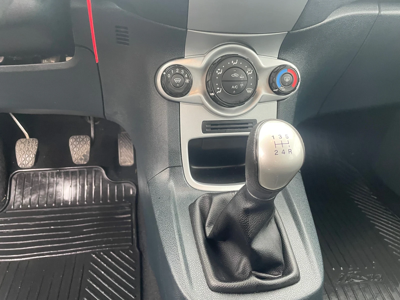 Ford Fiesta  - изображение 8