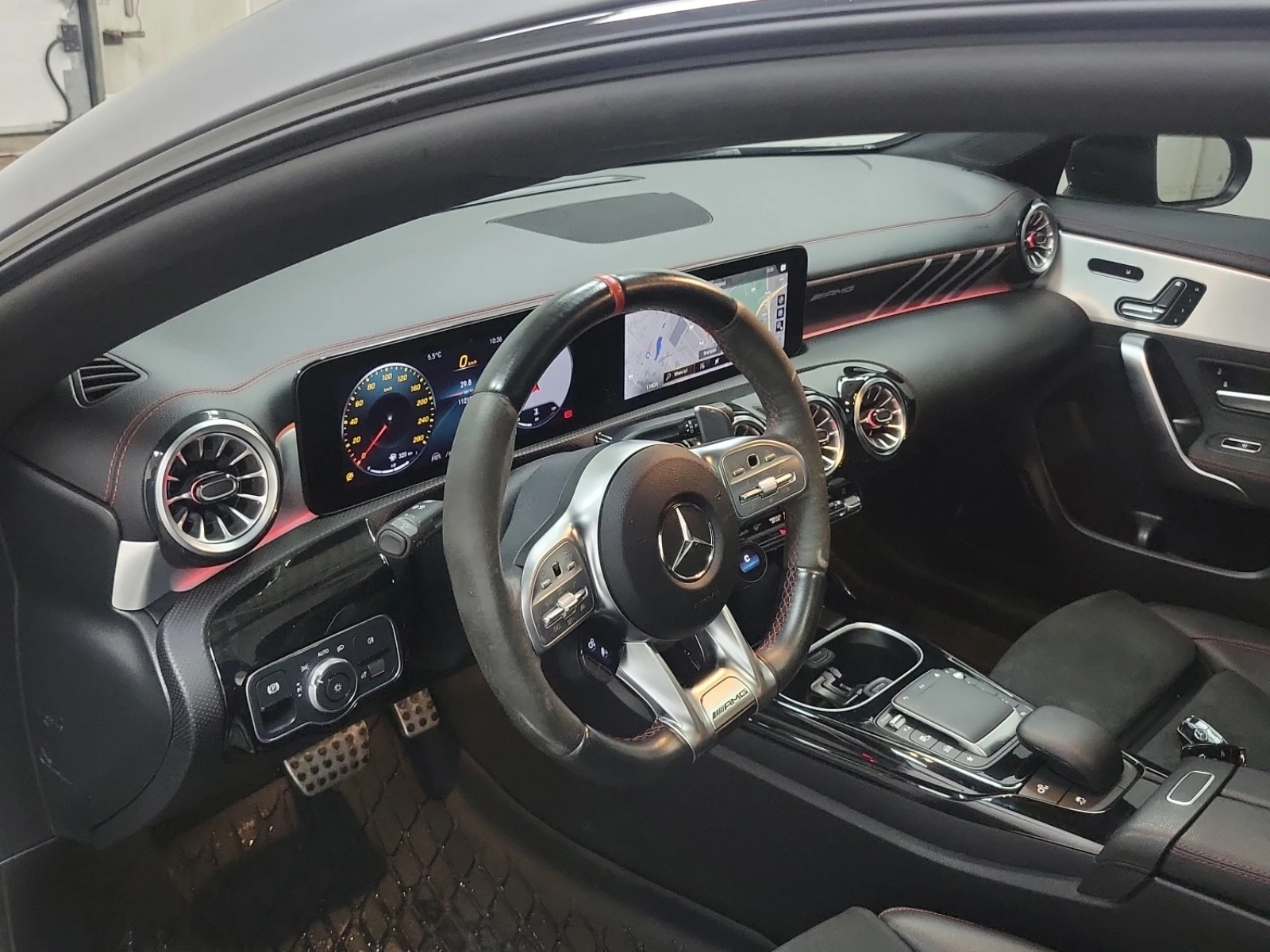 Mercedes-Benz CLA 350 AMG 4MATIC* DISTRONIC* LANE-ASSIST* DIGITAL* KEYLESS*  - изображение 8