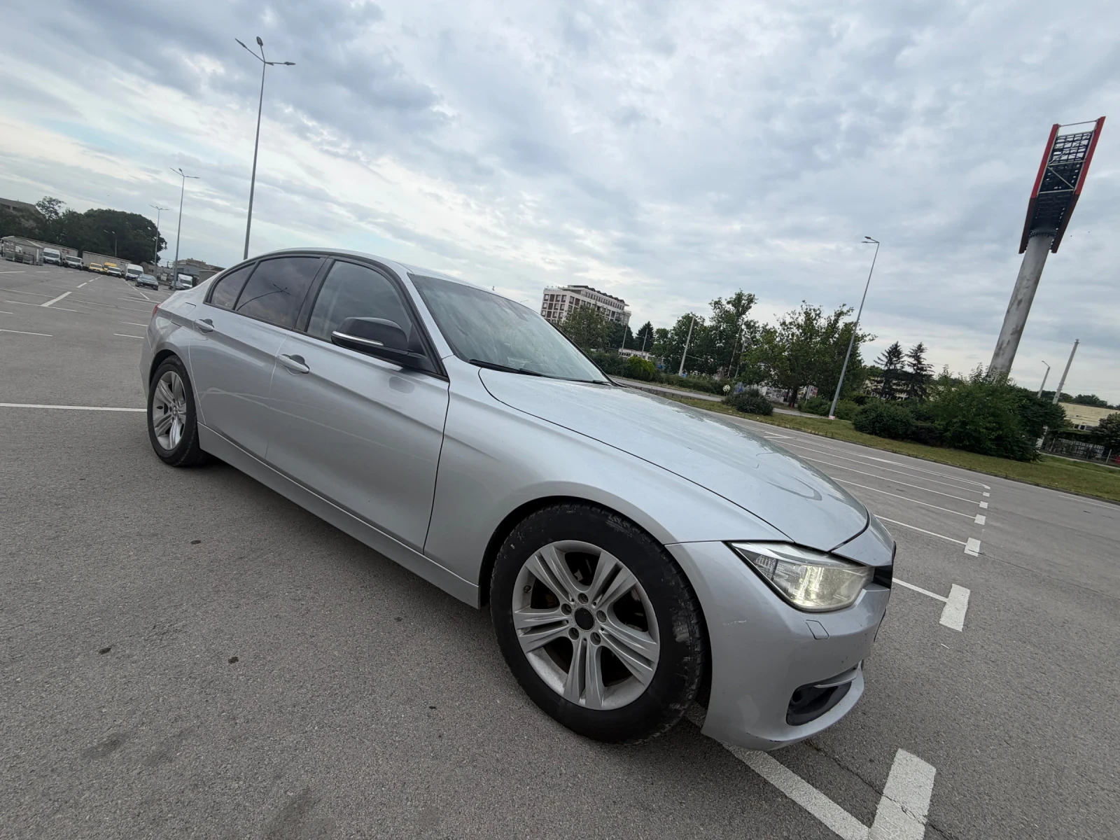 BMW 320 АВТОМАТИК* LED* 16:9* НАВИ* 190кс, снимка 2 - Автомобили и джипове - 55015319