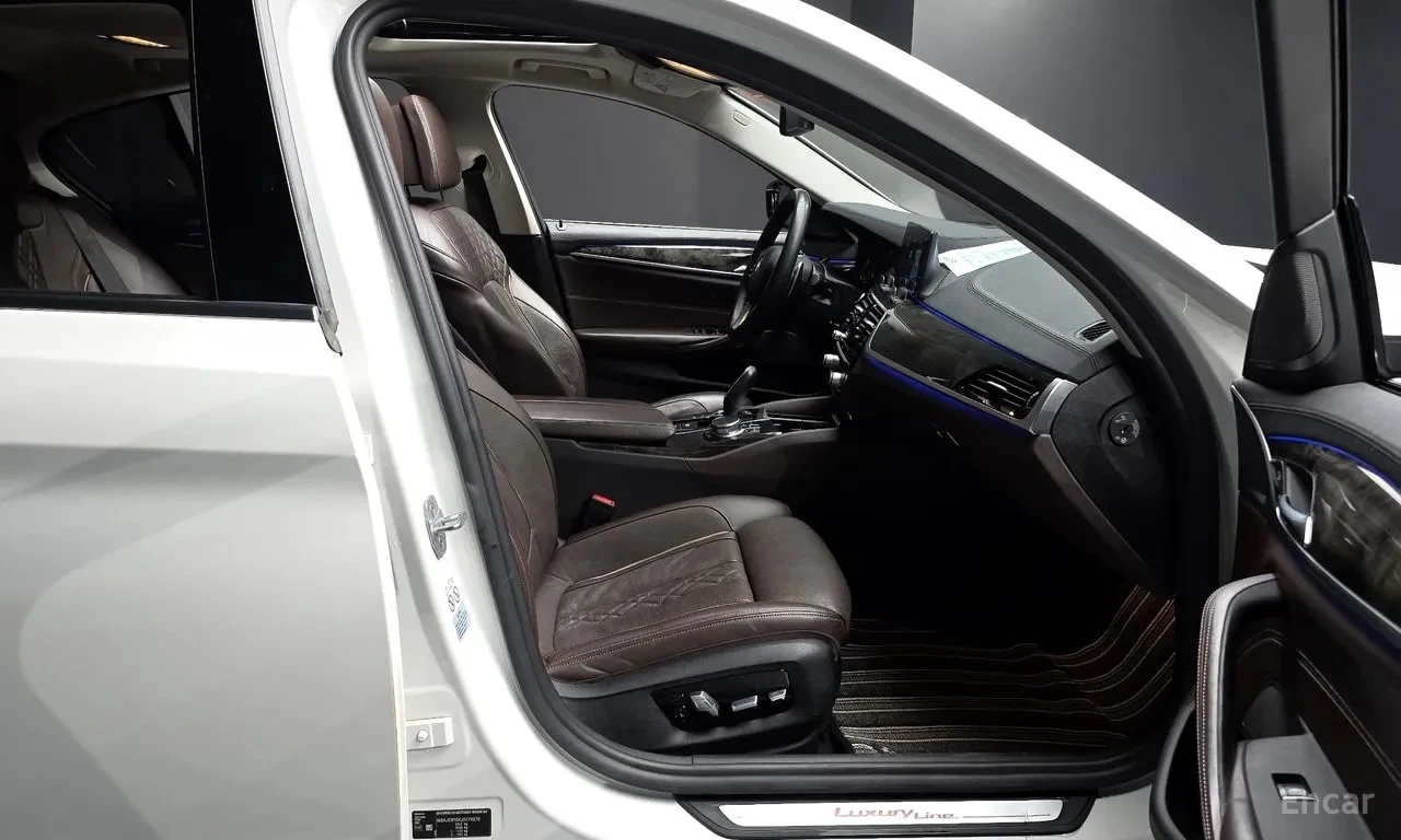 BMW 530 530d Luxury Plus * 360 * ОБДУХВАНЕ * АВТОКРЕДИТ * , снимка 11 - Автомобили и джипове - 55927368
