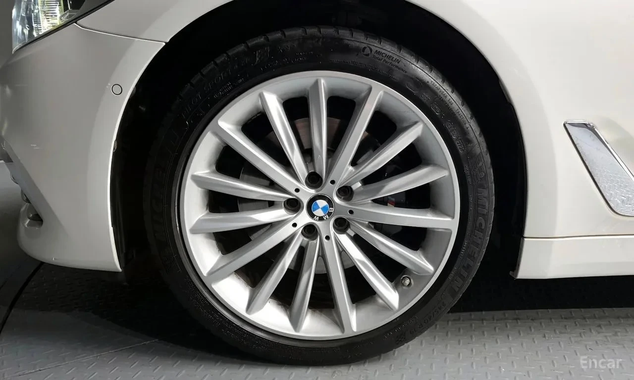 BMW 530 530d Luxury Plus * 360 * ОБДУХВАНЕ * АВТОКРЕДИТ * , снимка 5 - Автомобили и джипове - 55927368