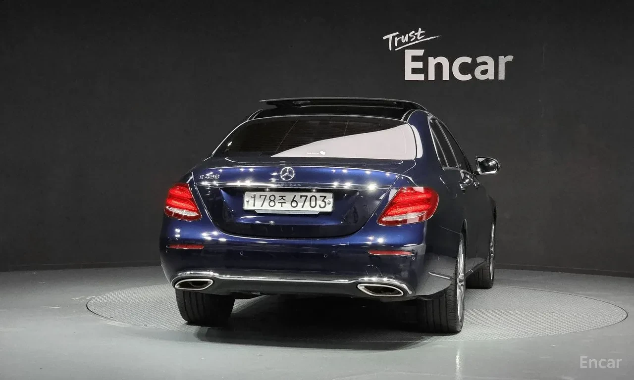 Mercedes-Benz E 450 4MATIC| BURMESTER| HUD| 9G-TRONIC| ОБДУХ, снимка 4 - Автомобили и джипове - 55952371