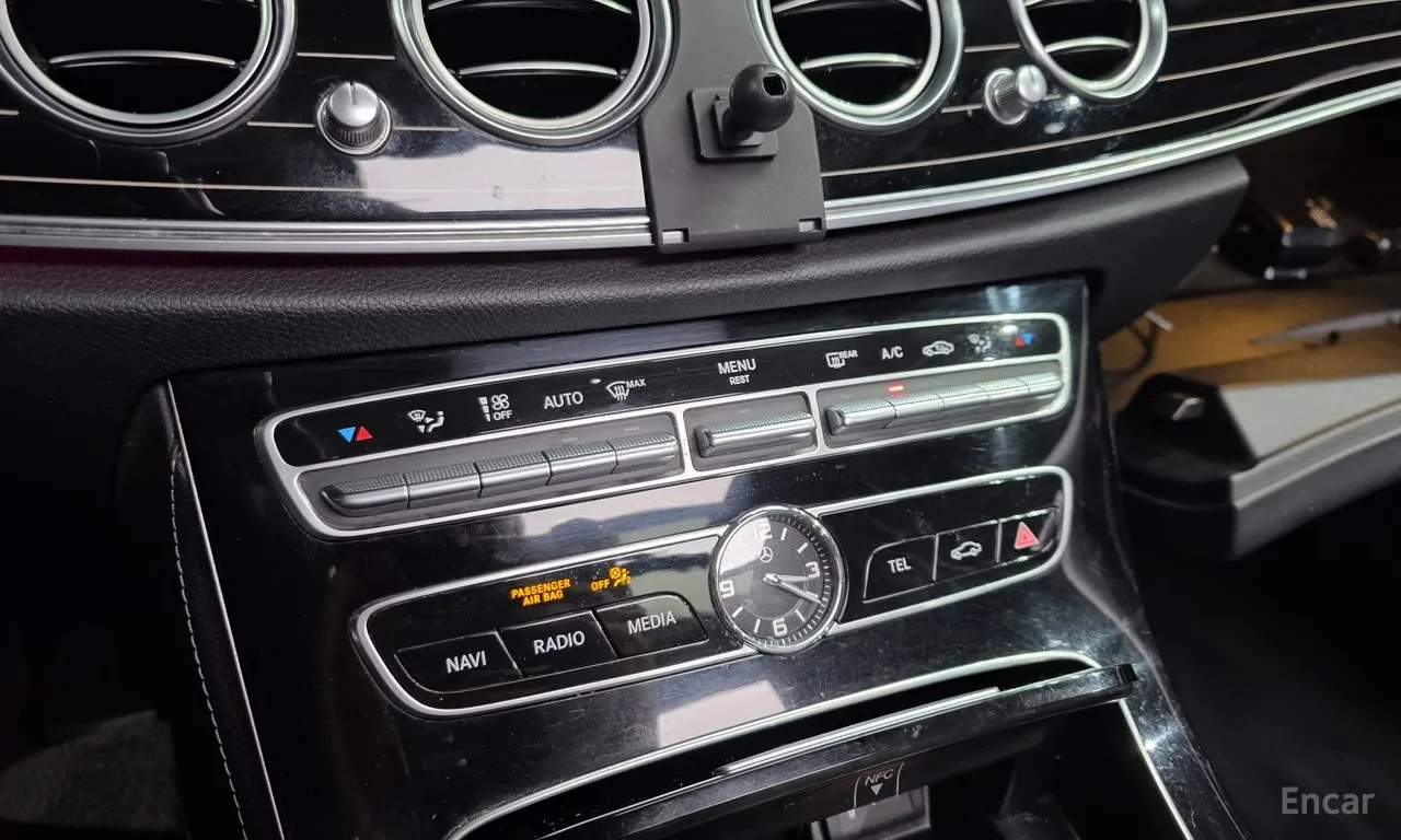 Mercedes-Benz E 450 4MATIC| BURMESTER| HUD| 9G-TRONIC| ОБДУХ, снимка 11 - Автомобили и джипове - 55952371