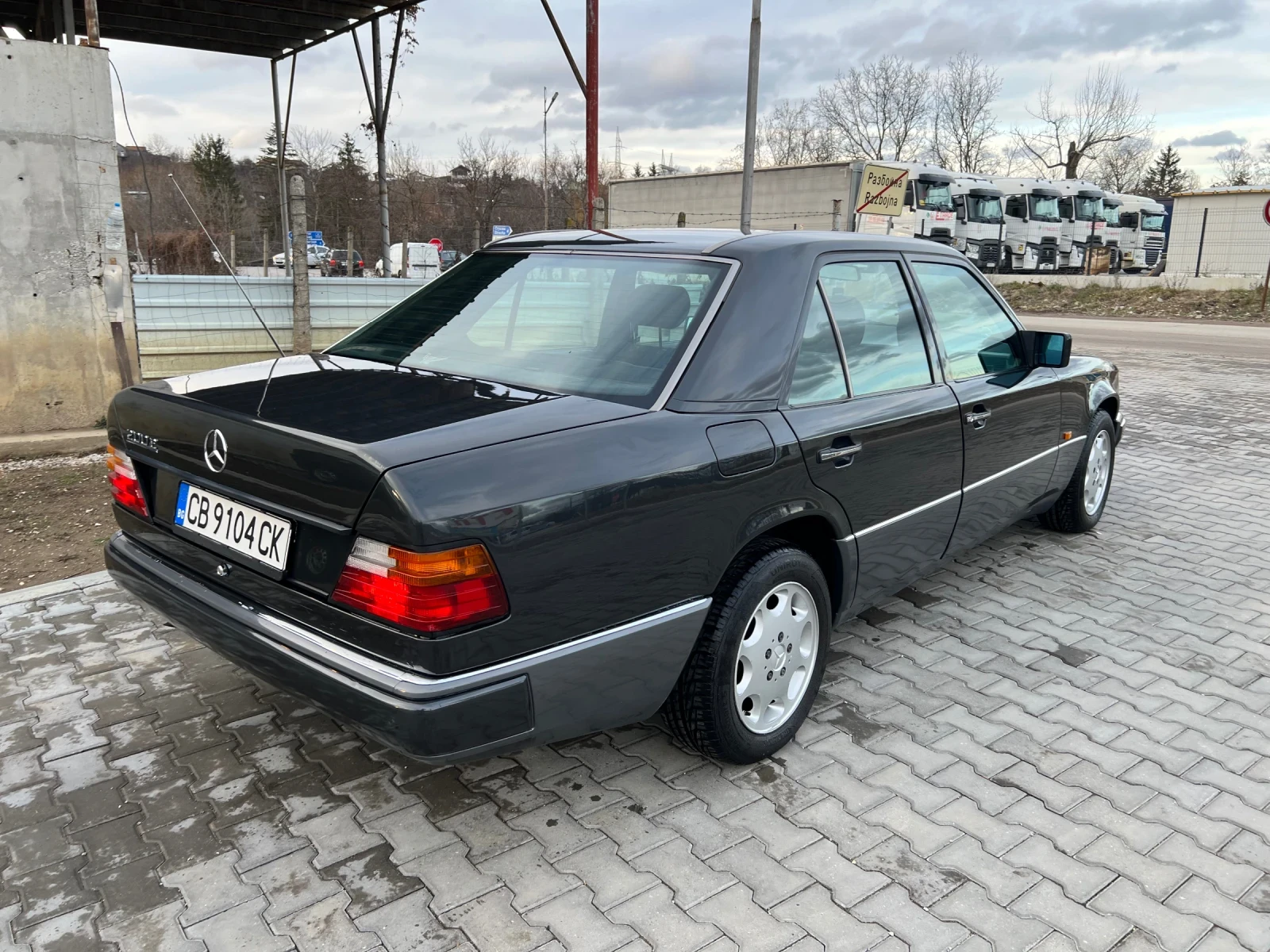 Mercedes-Benz E 200 200 E, снимка 3 - Автомобили и джипове - 56746192