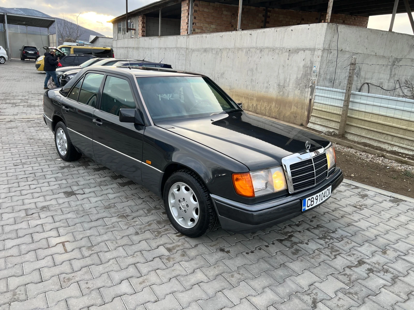Mercedes-Benz E 200 200 E, снимка 2 - Автомобили и джипове - 56746192