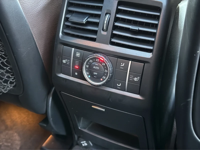 Mercedes-Benz ML 350 D* 4M* AMG* HARMAN KARDON* AIRMATIC* ОБДУХВАНЕ* PA, снимка 17 - Автомобили и джипове - 52121450