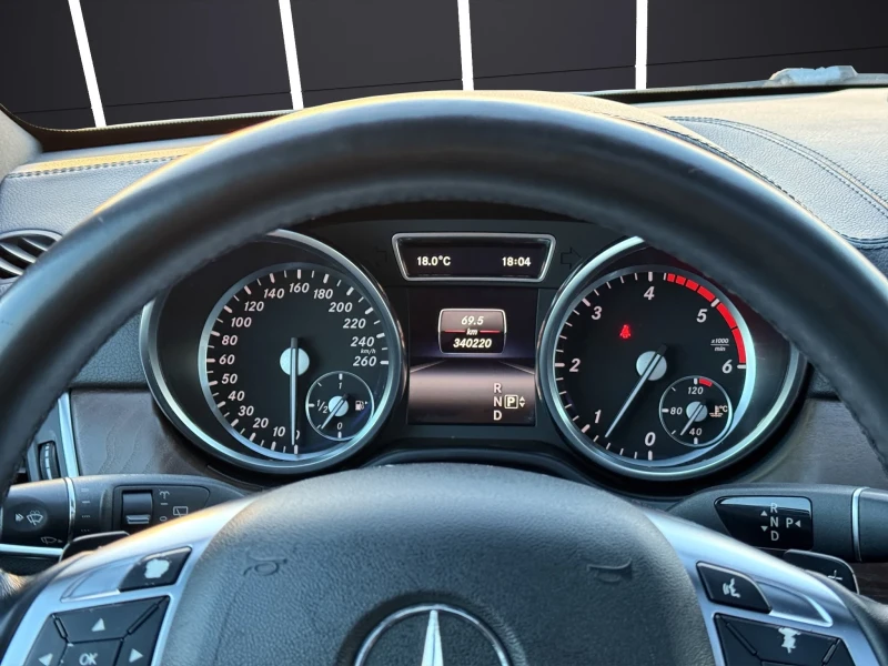Mercedes-Benz ML 350 D* 4M* AMG* HARMAN KARDON* AIRMATIC* ОБДУХВАНЕ* PA, снимка 11 - Автомобили и джипове - 52121450