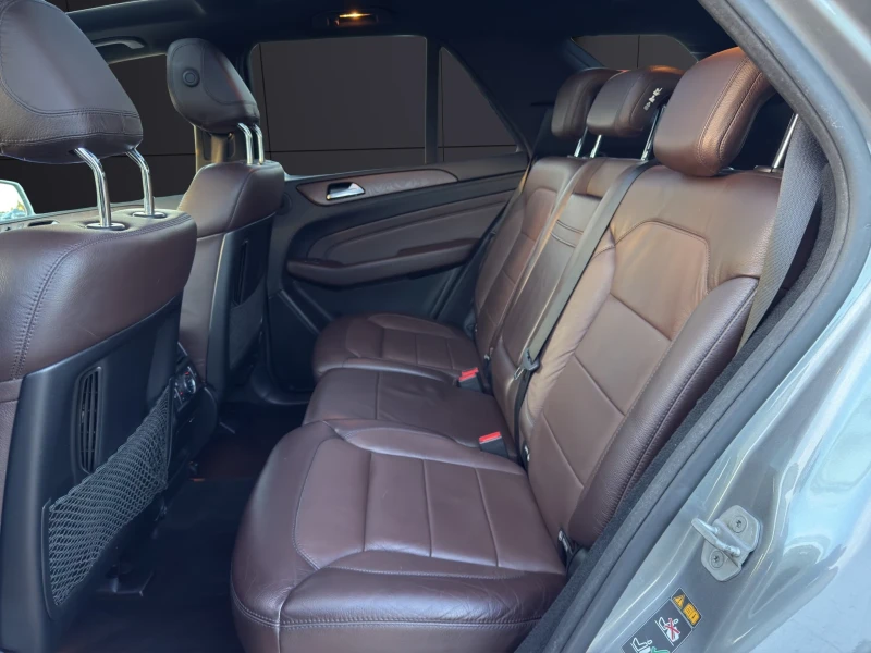 Mercedes-Benz ML 350 D* 4M* AMG* HARMAN KARDON* AIRMATIC* ОБДУХВАНЕ* PA, снимка 16 - Автомобили и джипове - 52121450