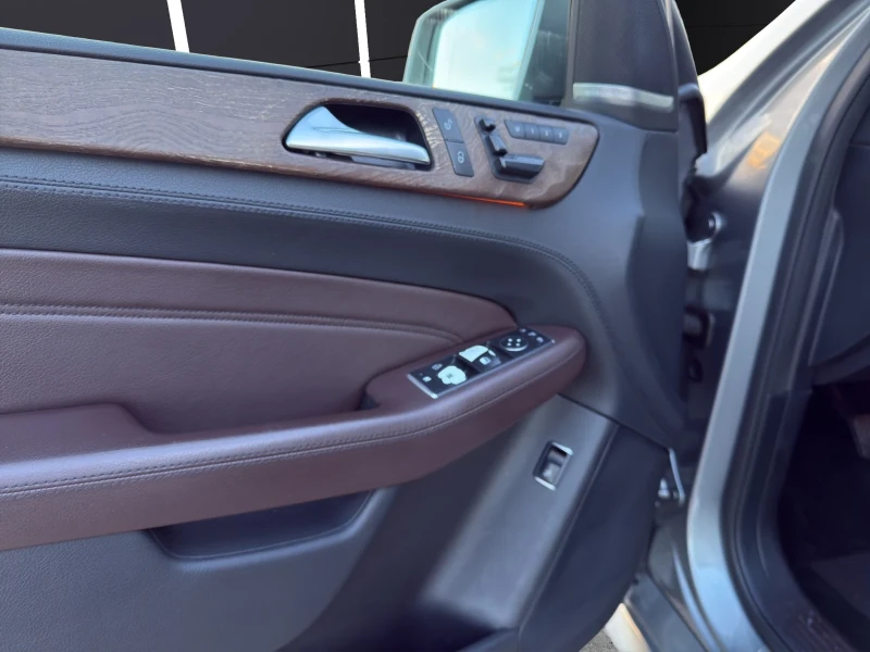 Mercedes-Benz ML 350 D* 4M* AMG* HARMAN KARDON* AIRMATIC* ОБДУХВАНЕ* PA, снимка 8 - Автомобили и джипове - 52121450