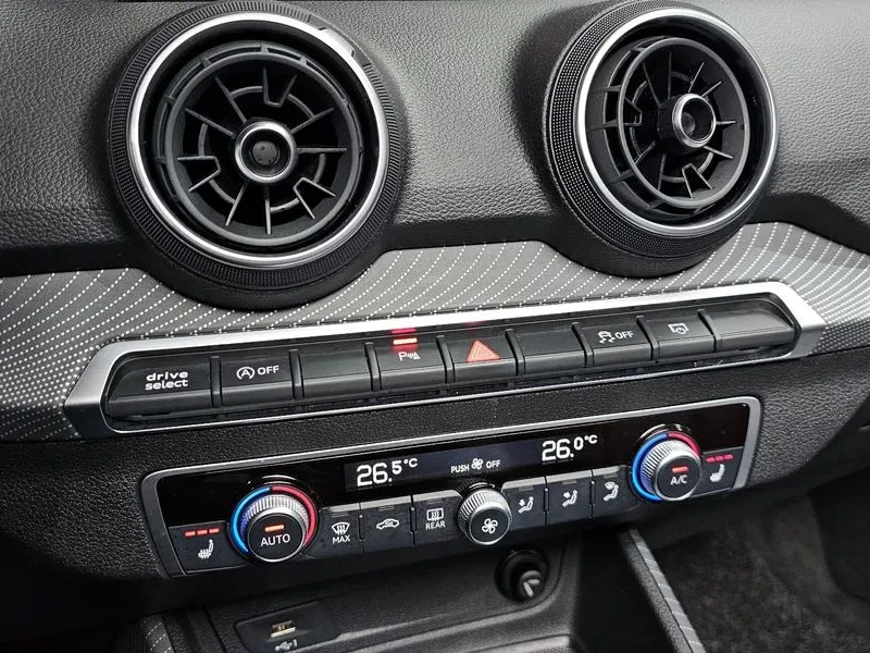 Audi Q2 TDI PREMIUM, снимка 17 - Автомобили и джипове - 54847124