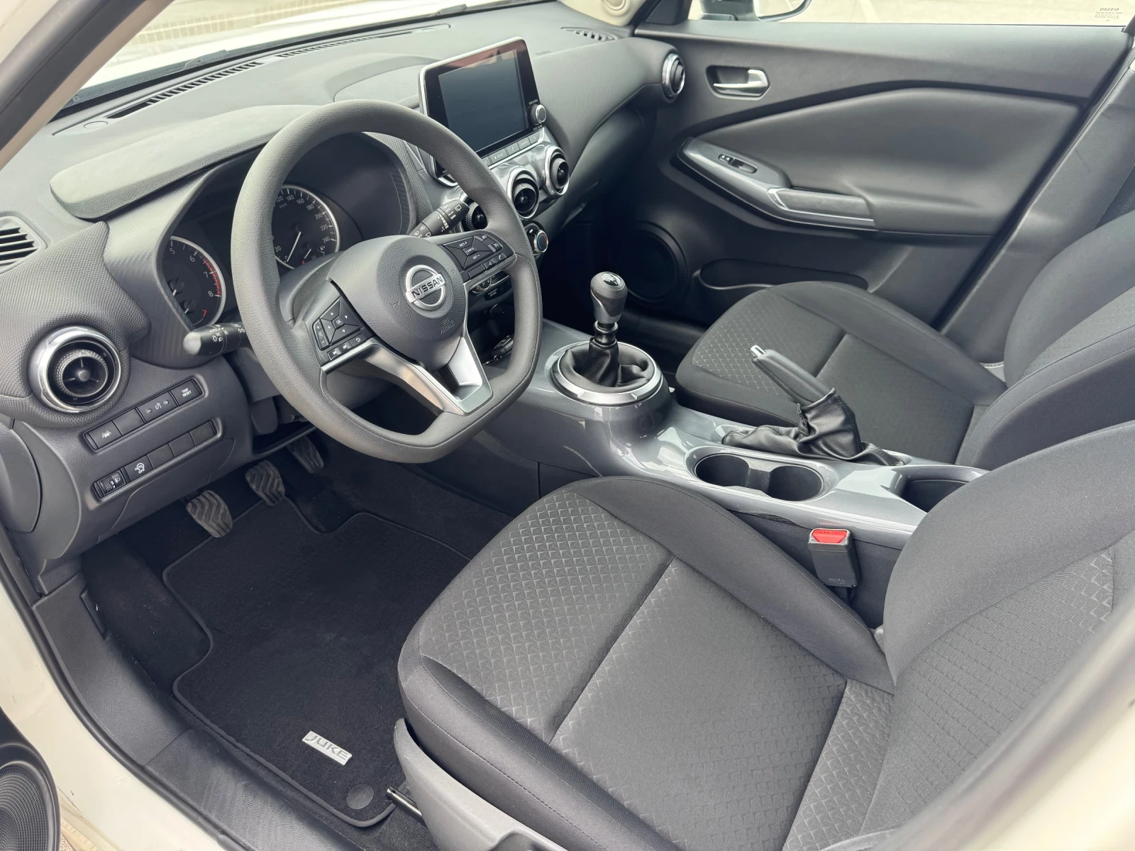 Nissan Juke 1.0 DIG-T ACENTA - изображение 9