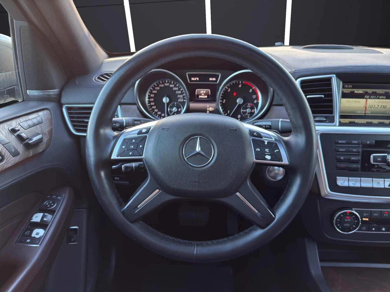 Mercedes-Benz ML 350 D* 4M* AMG* HARMAN KARDON* AIRMATIC* ОБДУХВАНЕ* PA - изображение 10