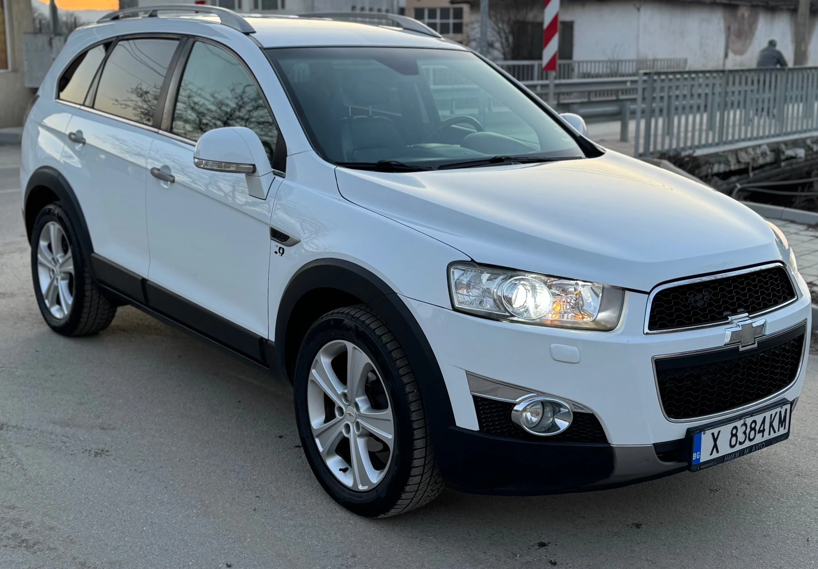 Chevrolet Captiva 2.2/4x4/Камера/Навигация/7местен/Кожа, снимка 2 - Автомобили и джипове - 53786255
