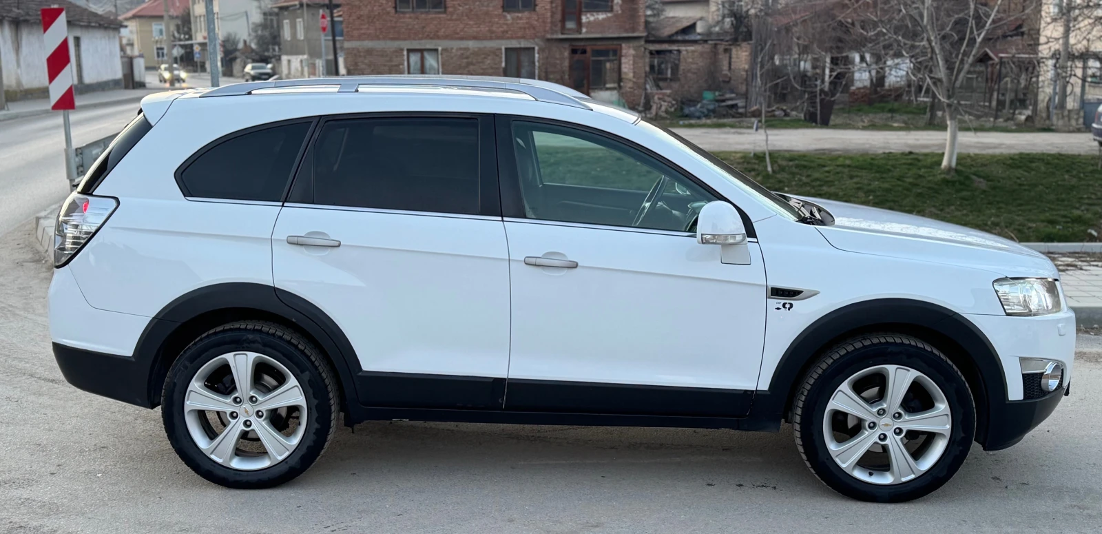 Chevrolet Captiva 2.2/4x4/Камера/Навигация/7местен/Кожа, снимка 3 - Автомобили и джипове - 53786255