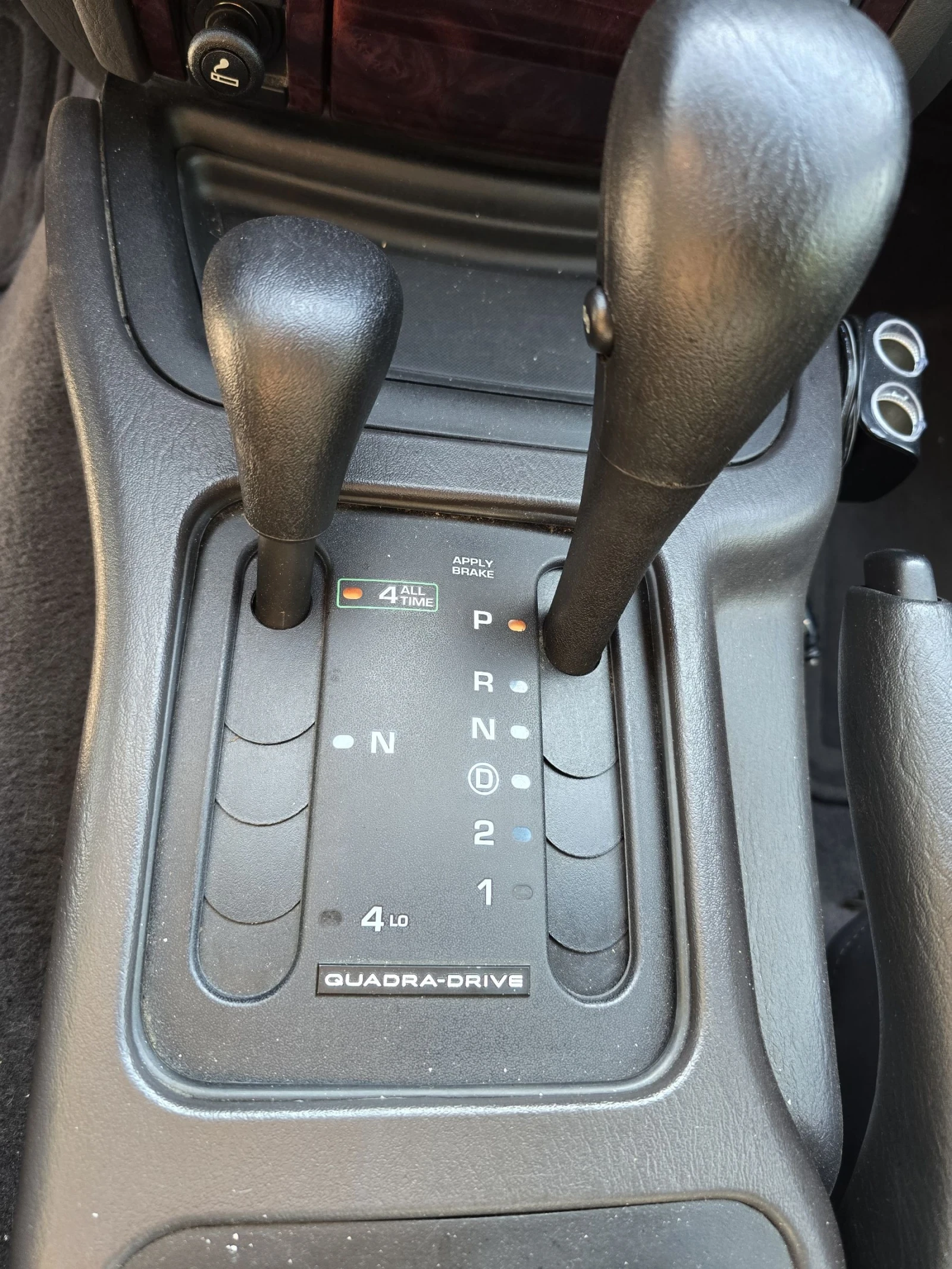 Jeep Grand cherokee 4.7 QuadraDrive, снимка 3 - Автомобили и джипове - 54903214