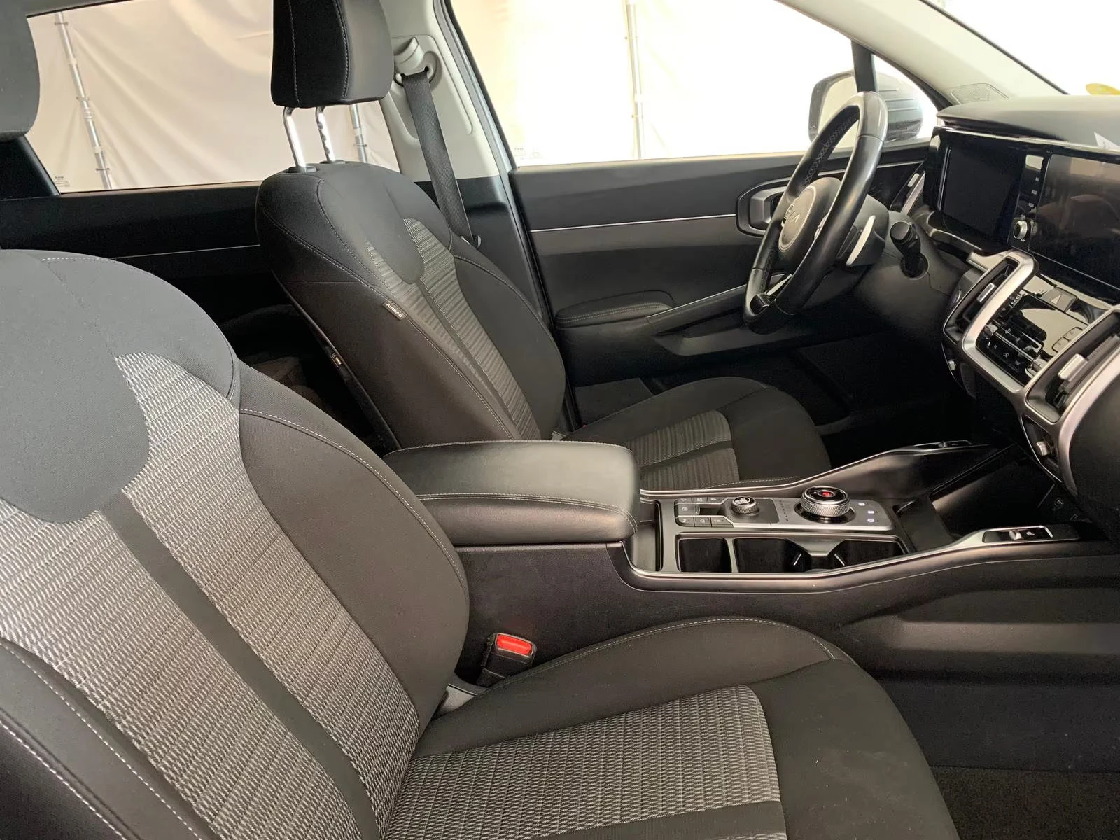 Kia Sorento VISION/201HP/ACC/CAM/AHK/CPLAY/LED/597q, снимка 14 - Автомобили и джипове - 55665789
