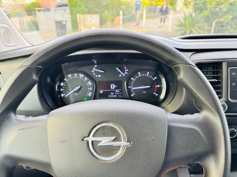 Opel Vivaro, снимка 16 - Бусове и автобуси - 53576367