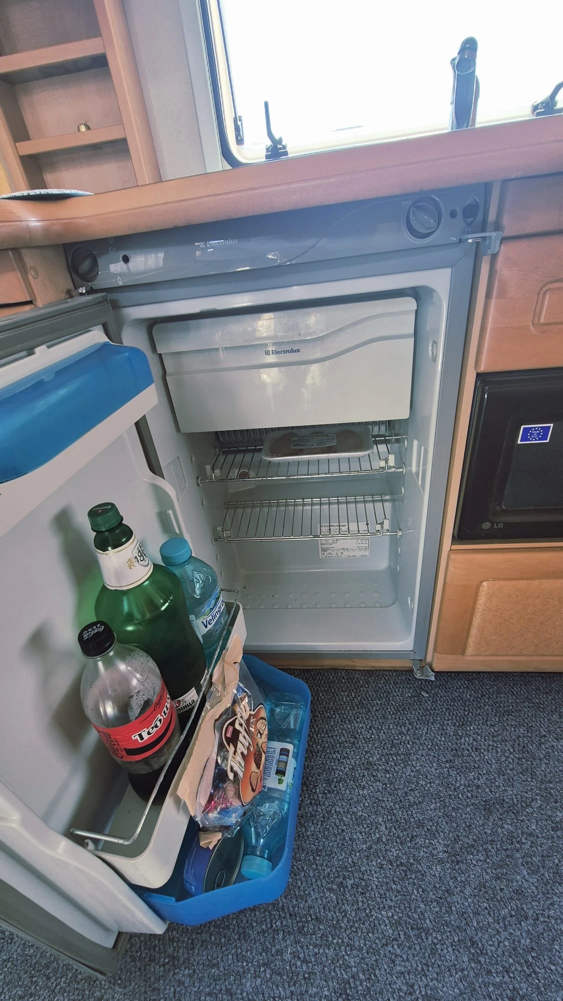 Каравана Hobby Exclusive 650, снимка 8 - Каравани и кемпери - 53890122