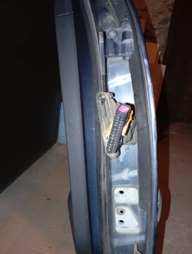 Врата задна лява за голф 5, снимка 4 - Части - 53126664