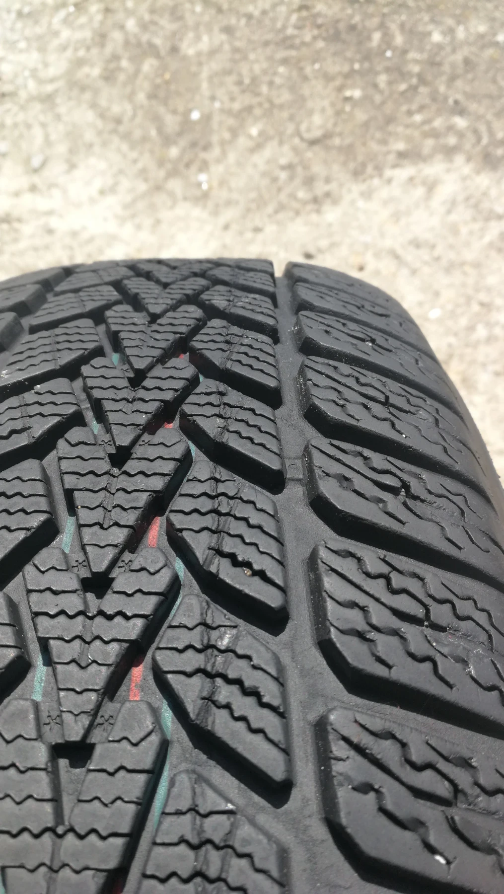 Гуми Зимни 195/65R15, снимка 2 - Гуми и джанти - 54518428