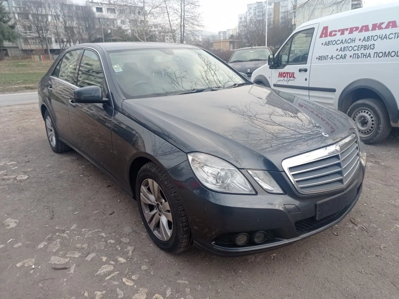 Mercedes-Benz E 220, снимка 2 - Автомобили и джипове - 39201444