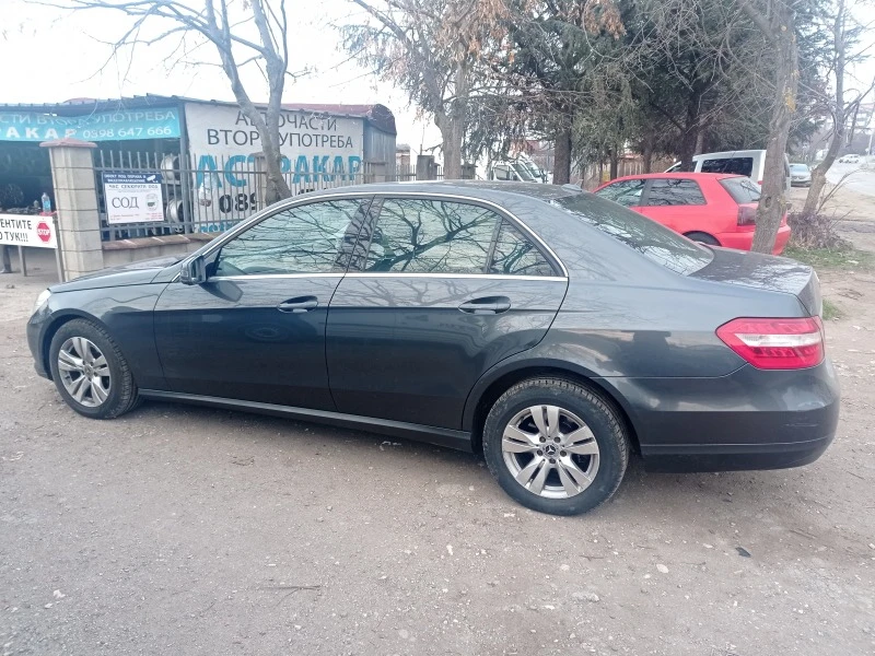 Mercedes-Benz E 220, снимка 8 - Автомобили и джипове - 39201444