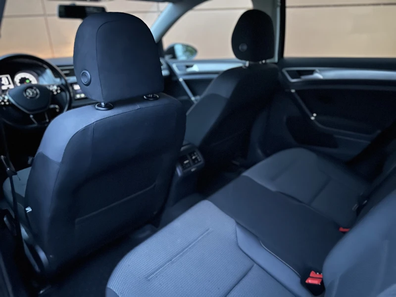 VW Golf 2.0 TDI, снимка 10 - Автомобили и джипове - 51792852
