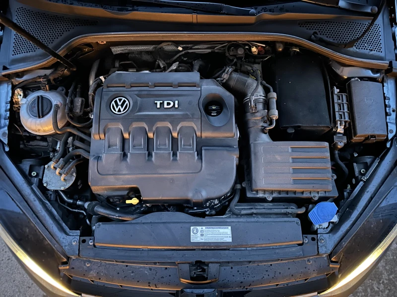 VW Golf 2.0 TDI, снимка 16 - Автомобили и джипове - 51792852