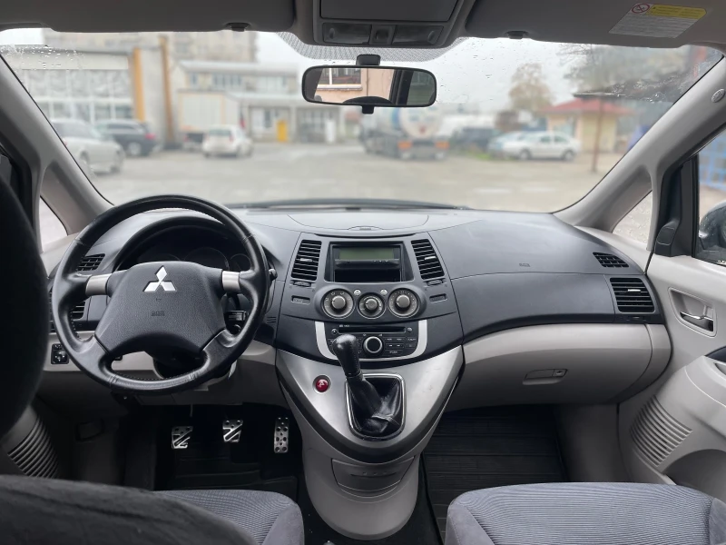 Mitsubishi Grandis 2.4 Бензин, снимка 9 - Автомобили и джипове - 52502460