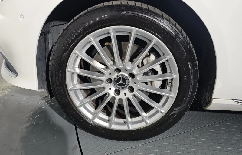 Mercedes-Benz E 250 ХЕДЪП* ДИСПЛЕЙ* 360КАМЕРА* ПОДГРЕВ* КЕЙЛЕС* , снимка 5 - Автомобили и джипове - 53286316