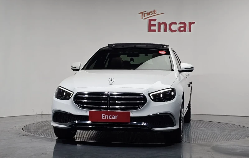 Mercedes-Benz E 250 ХЕДЪП* ДИСПЛЕЙ* 360КАМЕРА* ПОДГРЕВ* КЕЙЛЕС* , снимка 3 - Автомобили и джипове - 53286316