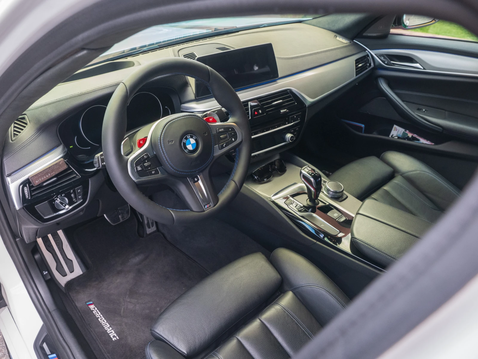 BMW 550 M550 M5 competition Facelift 2022  | Mobile.bg   11