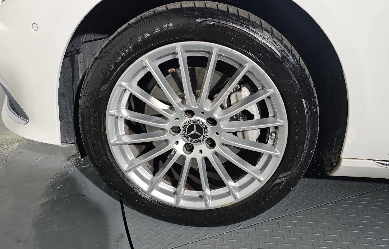 Mercedes-Benz E 250 ХЕДЪП* ДИСПЛЕЙ* 360КАМЕРА* ПОДГРЕВ* КЕЙЛЕС*  - изображение 5