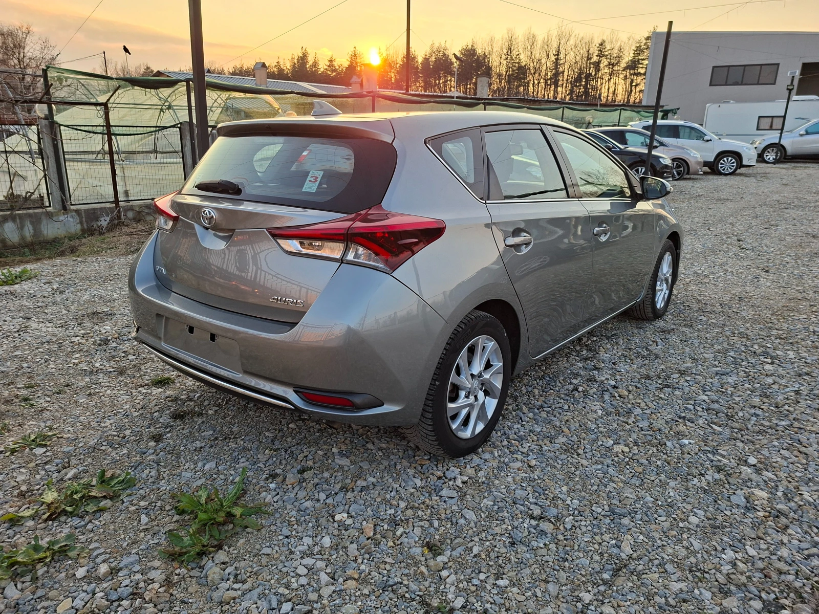 Toyota Auris, снимка 4 - Автомобили и джипове - 53760410